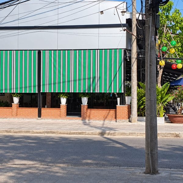Màn thả che nắng cho quán cà phê