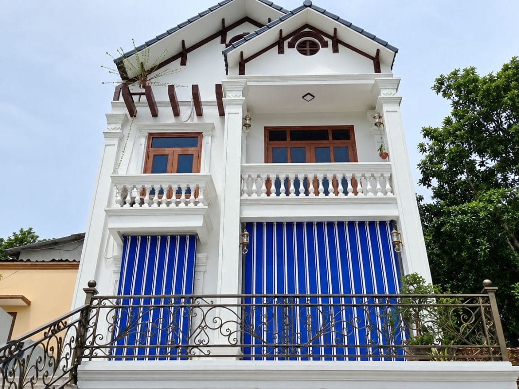 Bạt thả che nắng cửa chính