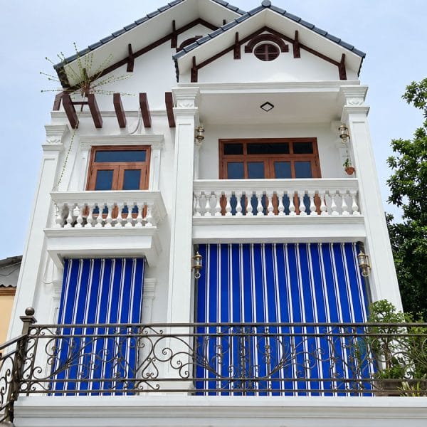 Bạt thả che nắng cửa chính